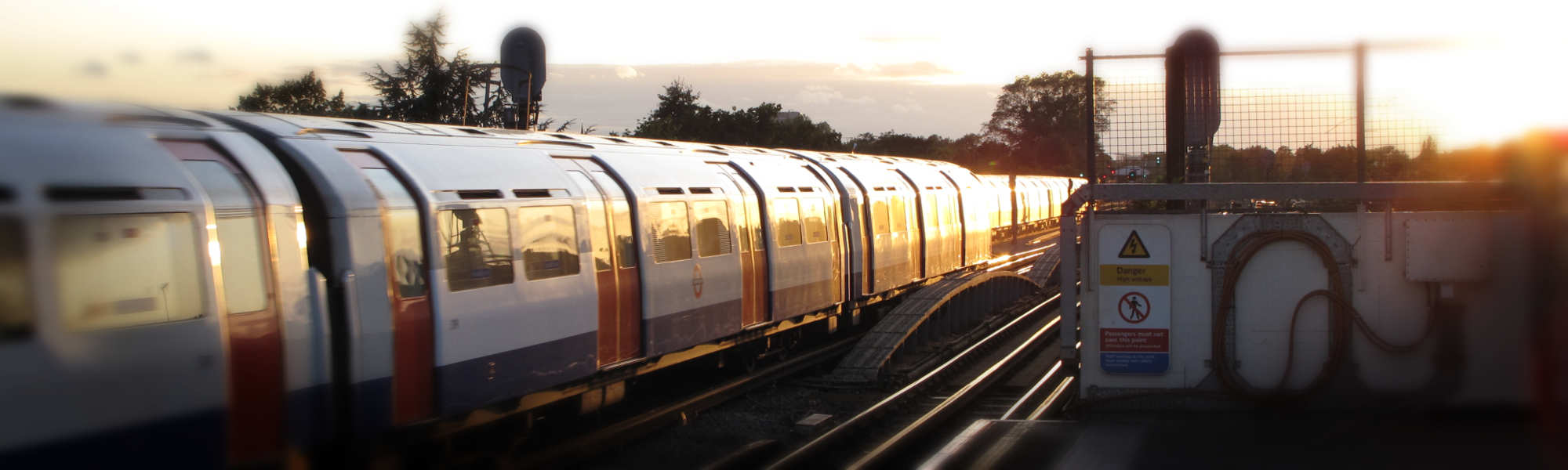 Feature Piccadilly Line Sunset 2000x600